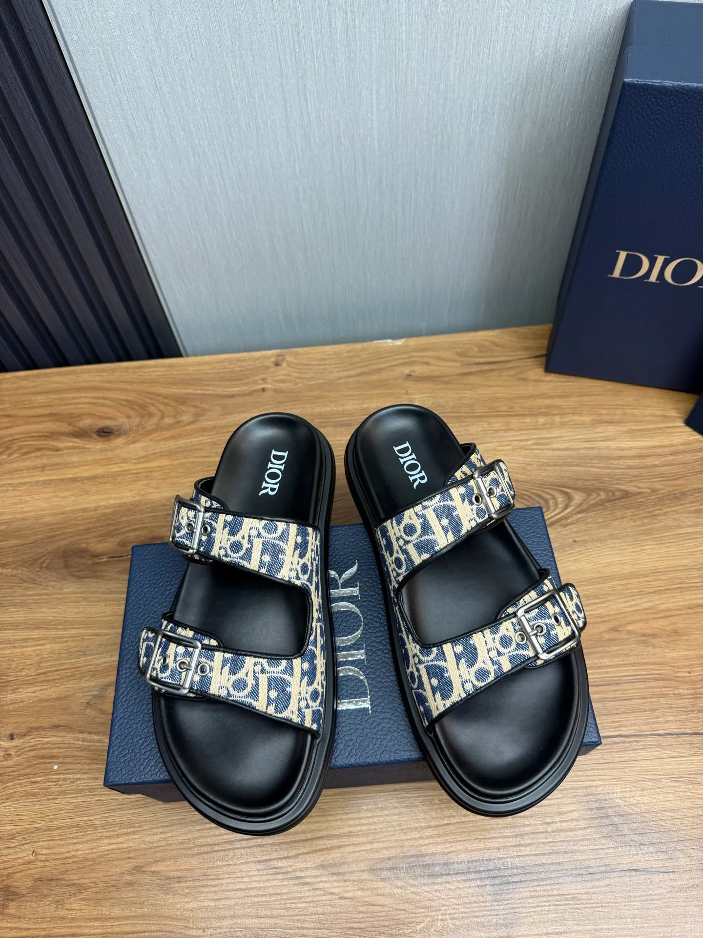 Men's shoes 💰300💰 Dior. Men's slippers 🩴Official website 1:1 production 38-45 yards 45 46 🉑️Customized original material shipped✅